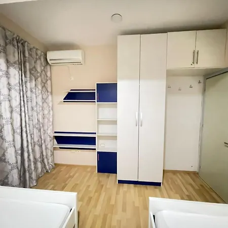Appartement Xhemi's *