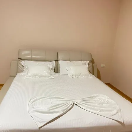 Appartement Xhemi's *